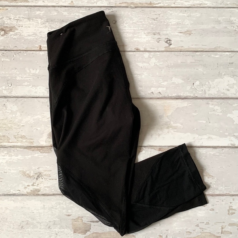 Old Navy S/M Active Black Cropped Mesh Detail Leggings Workout Pants Small